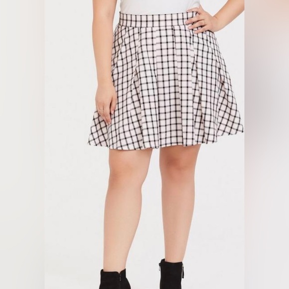 Torrid| Light Pink Plaid Flowy Skater Skirt, Size 1x•••Preppy, School Girl - Picture 1 of 15